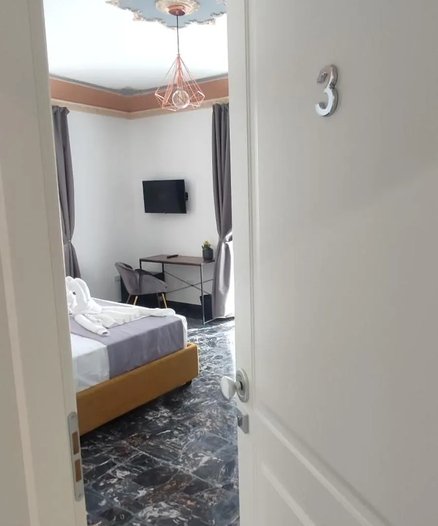 Bed & Breakfast Fevi Rooms Noto Italië